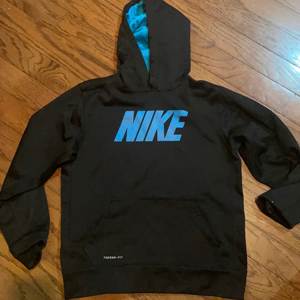 Nike black Youth XL Therma Fit hoodie